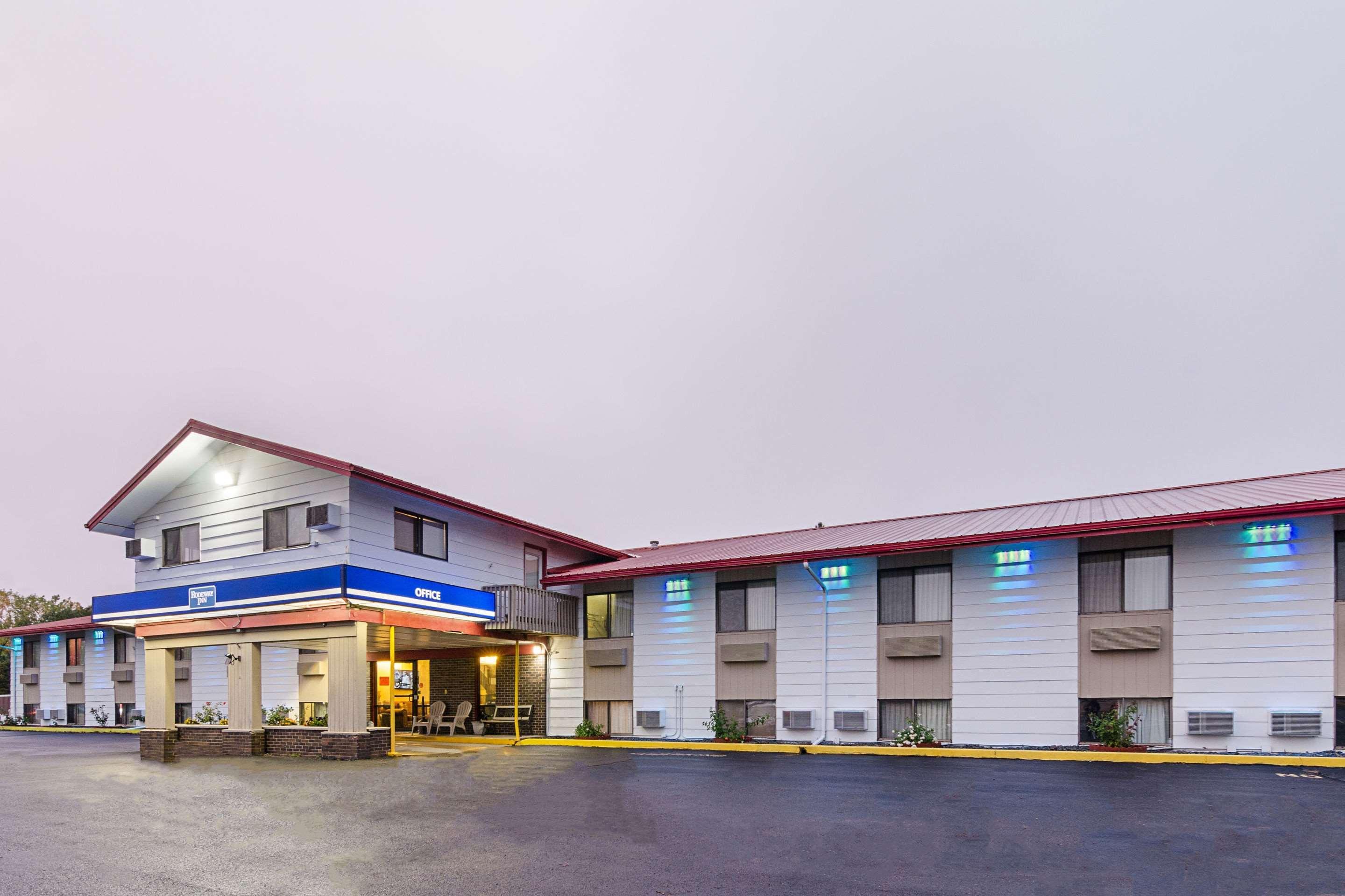 Rodeway Inn Mitchell Exteriör bild
