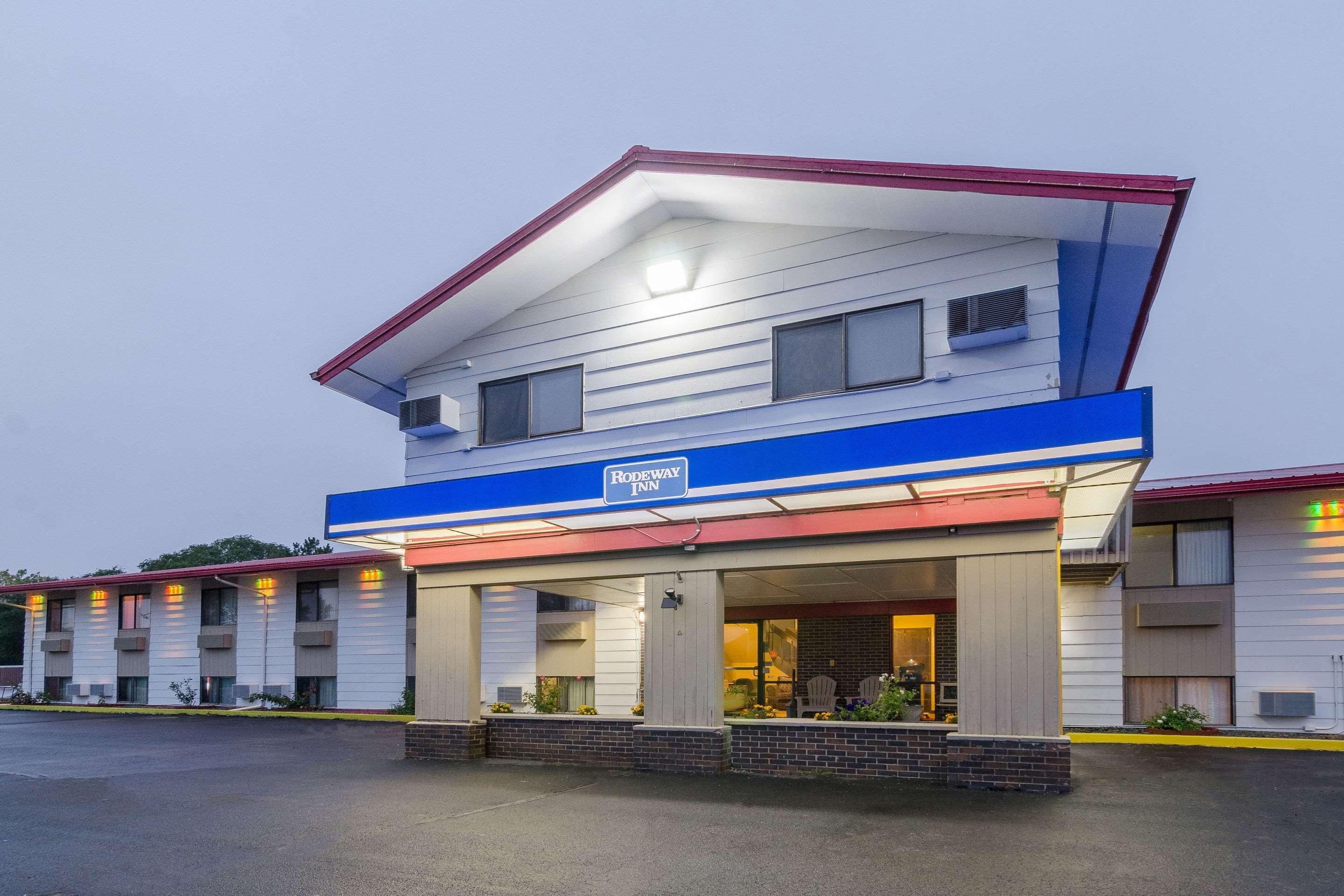 Rodeway Inn Mitchell Exteriör bild